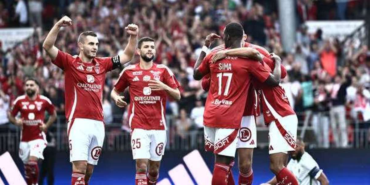 Brest Thrashes Saint-Etienne 4-0 in Dominant Display